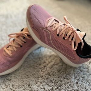 Saucony Women's Freedom 4 Running Shoe